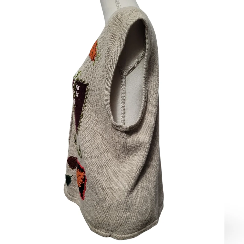 🍁🍂 Bobbie Brooks beige autumn fall seasonal embroidered knit vest